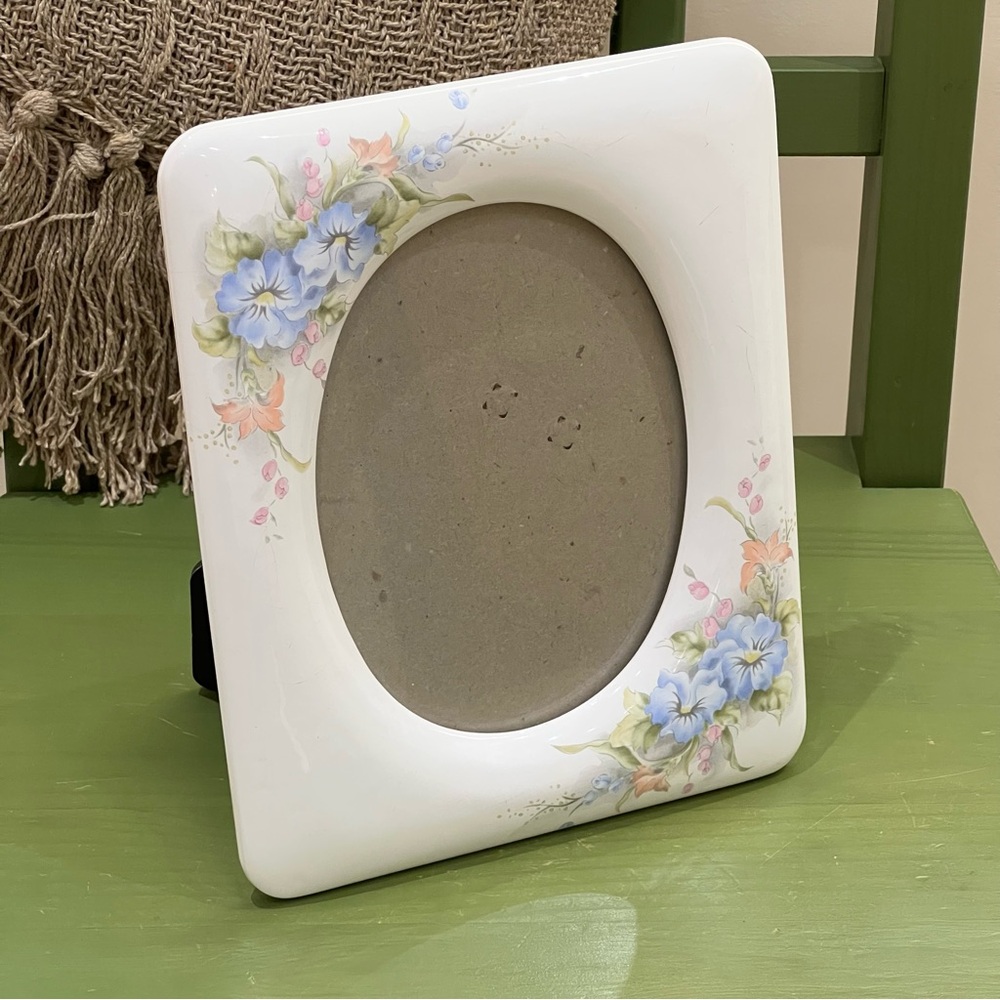 Vintage LaVie Ceramic Oval Floral Photo Frame – Victorian Style